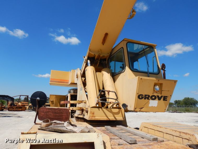 image for item FN9377 1982 Grove RT520 crane