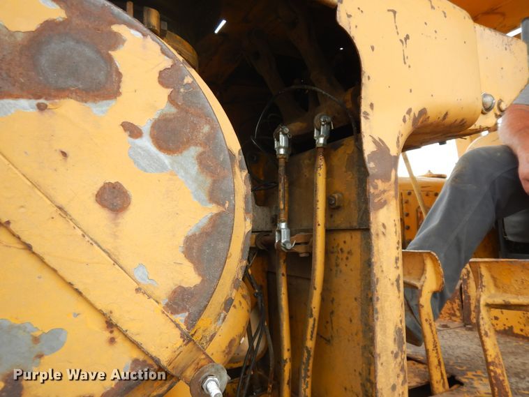 image for item FP9767 1972 Caterpillar D7F dozer