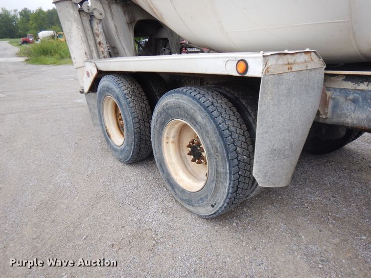 image for item FR9003 2000 Peterbilt 357  ready mix truck