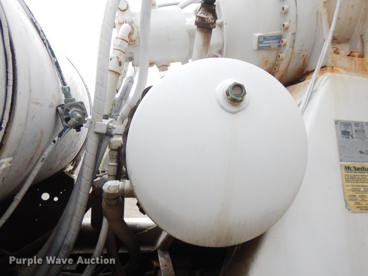 image for item FR9003 2000 Peterbilt 357  ready mix truck