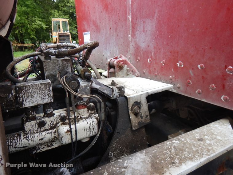 image for item FR9003 2000 Peterbilt 357  ready mix truck