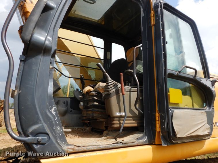 image for item FR9034 2002 John Deere 330C LC  excavator