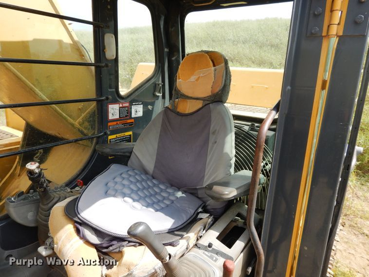 image for item FR9034 2002 John Deere 330C LC  excavator