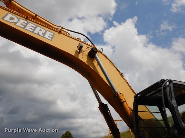 image for item FR9034 2002 John Deere 330C LC  excavator