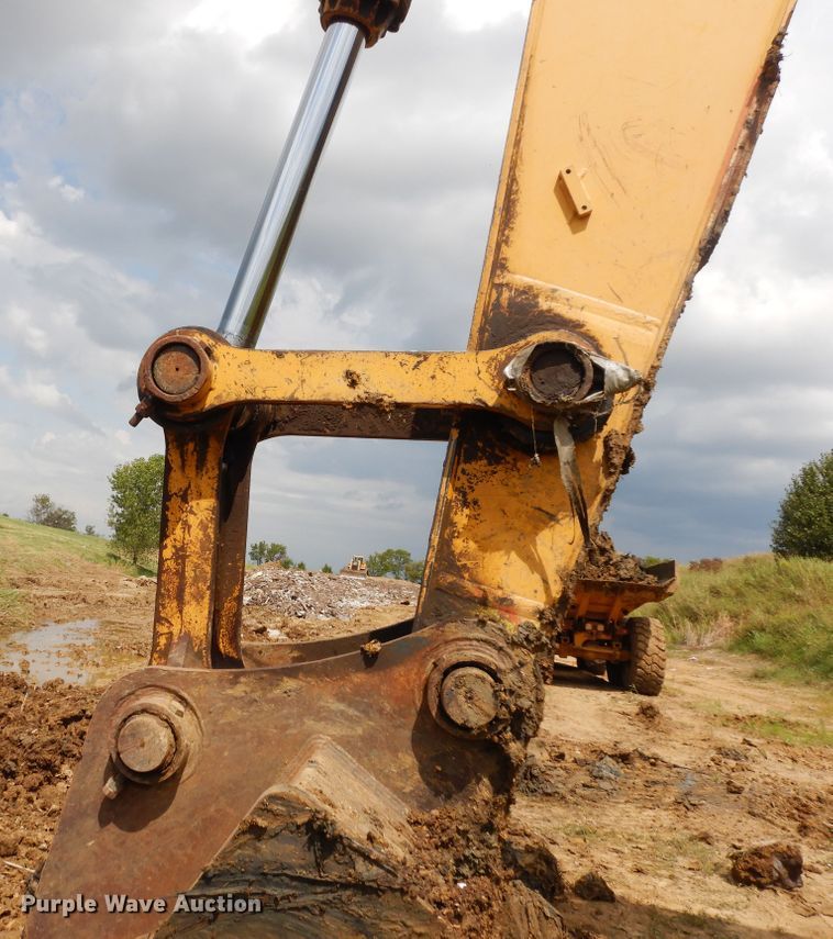 image for item FR9034 2002 John Deere 330C LC  excavator