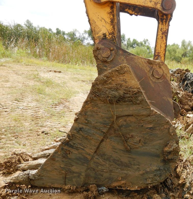 image for item FR9034 2002 John Deere 330C LC  excavator