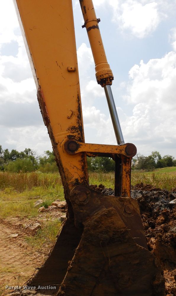 image for item FR9034 2002 John Deere 330C LC  excavator