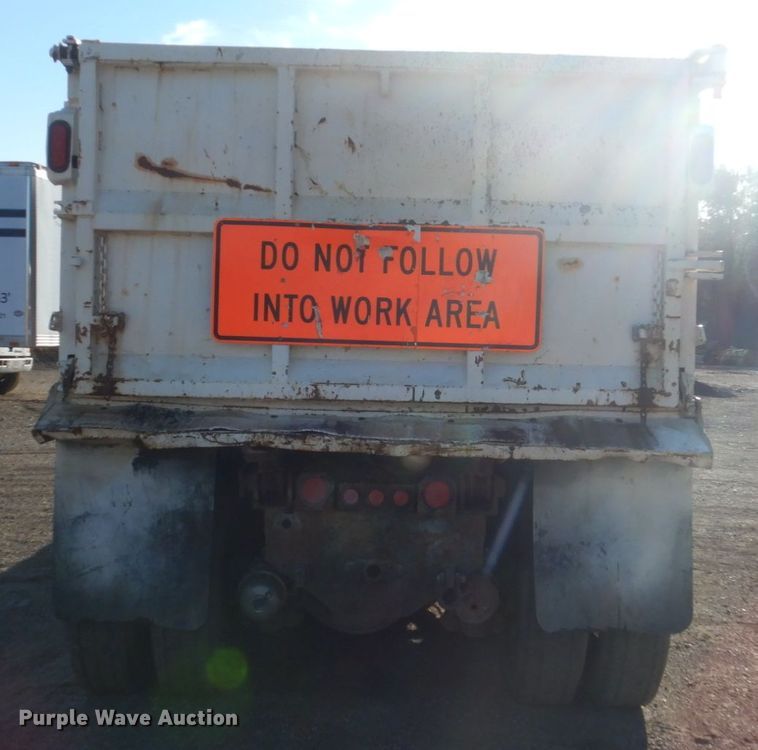 image for item FT9005 1999 Sterling LT9513  dump truck