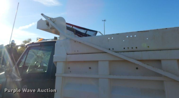 image for item FT9005 1999 Sterling LT9513  dump truck