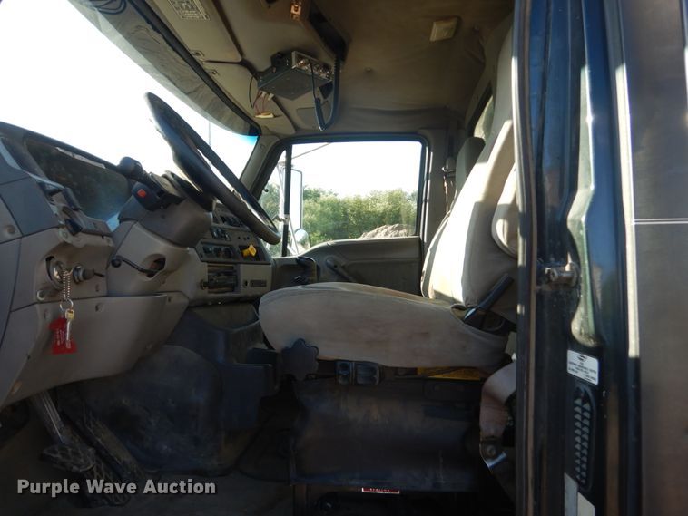 image for item FT9005 1999 Sterling LT9513  dump truck