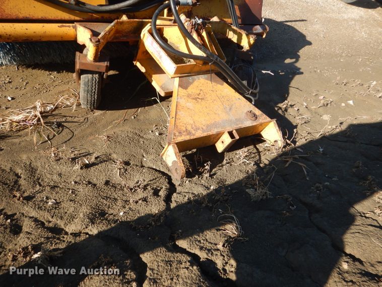 image for item FT9008 MB TKH broom