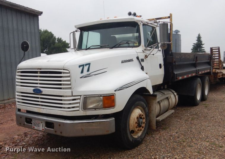 image for item FT9039 1993 Ford LTL9000  dump truck