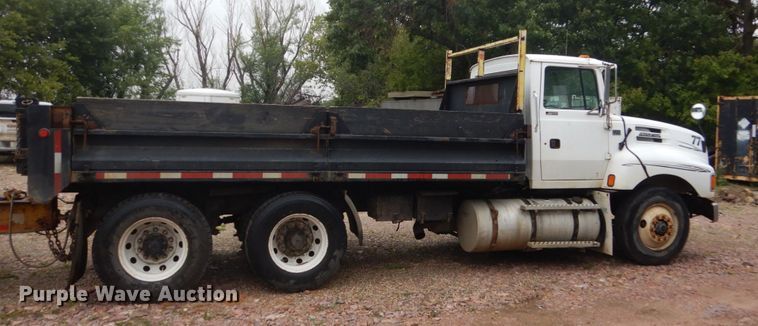 image for item FT9039 1993 Ford LTL9000  dump truck