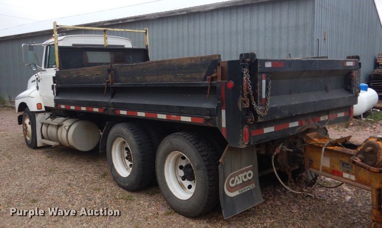 image for item FT9039 1993 Ford LTL9000  dump truck