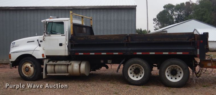 image for item FT9039 1993 Ford LTL9000  dump truck
