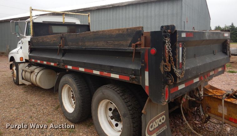 image for item FT9039 1993 Ford LTL9000  dump truck