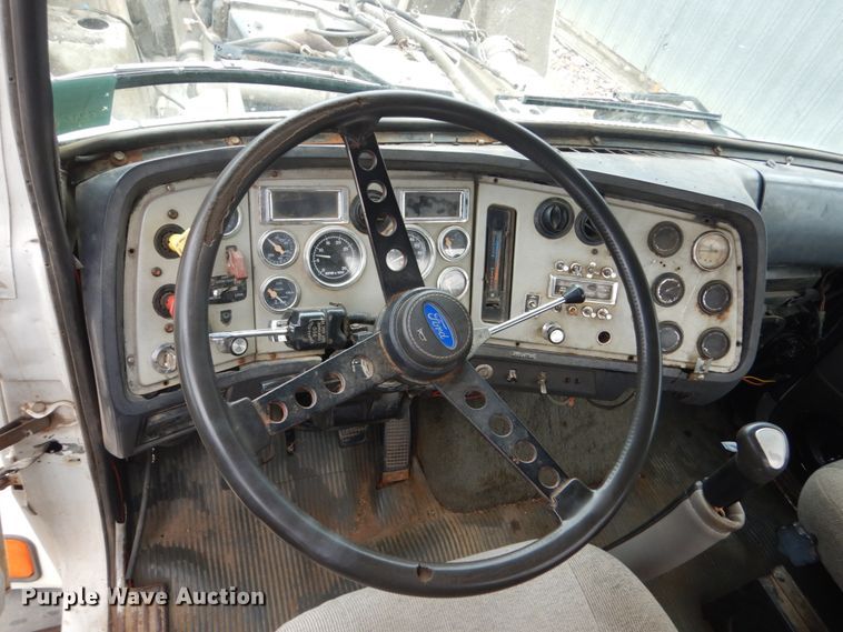 image for item FT9039 1993 Ford LTL9000  dump truck