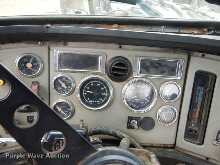 image for item FT9039 1993 Ford LTL9000  dump truck