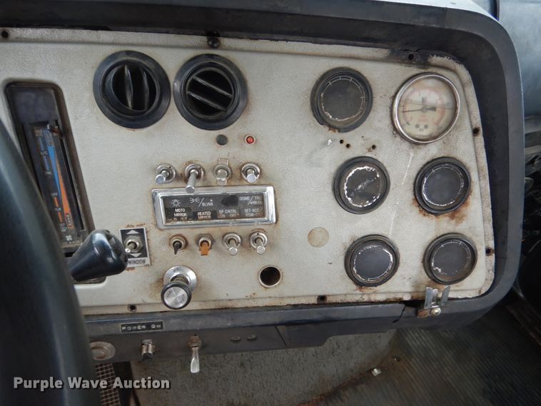 image for item FT9039 1993 Ford LTL9000  dump truck