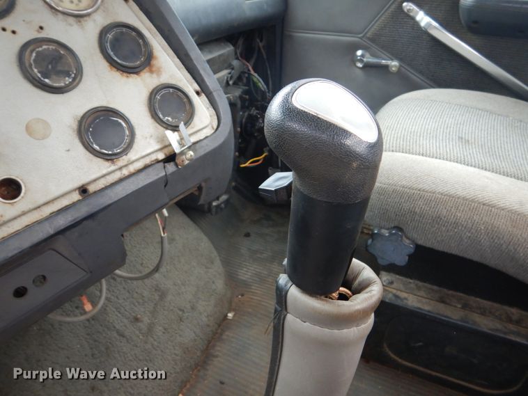 image for item FT9039 1993 Ford LTL9000  dump truck