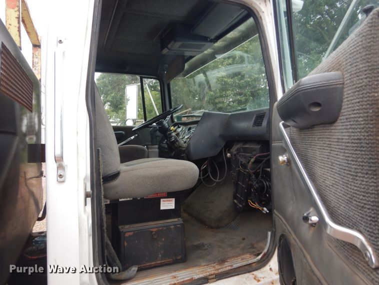 image for item FT9039 1993 Ford LTL9000  dump truck