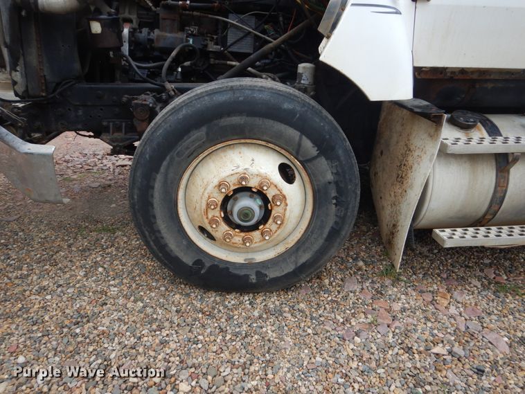 image for item FT9039 1993 Ford LTL9000  dump truck