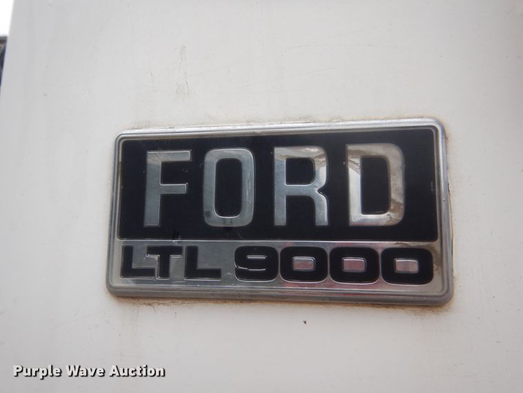 image for item FT9039 1993 Ford LTL9000  dump truck