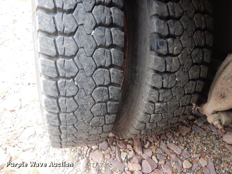 image for item FT9039 1993 Ford LTL9000  dump truck