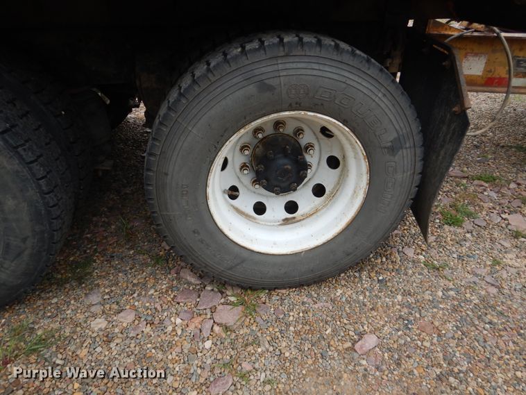 image for item FT9039 1993 Ford LTL9000  dump truck