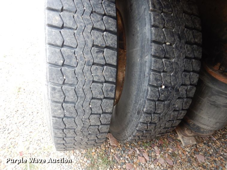 image for item FT9039 1993 Ford LTL9000  dump truck