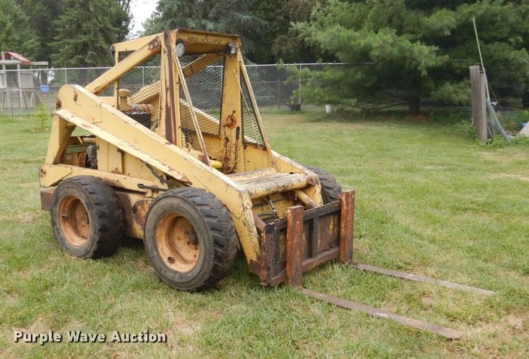 image for item FT9041 1976 New Holland L775  skid steer loader