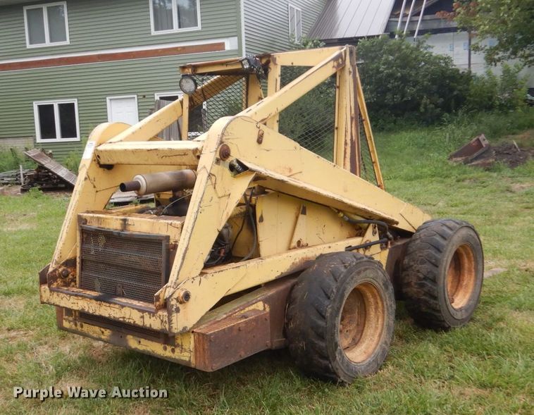 image for item FT9041 1976 New Holland L775  skid steer loader