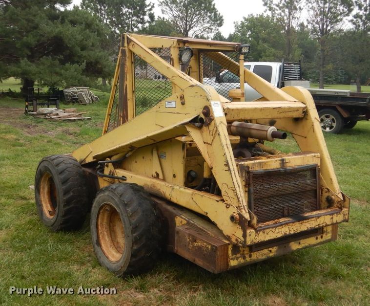 image for item FT9041 1976 New Holland L775  skid steer loader