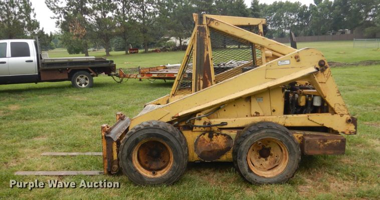 image for item FT9041 1976 New Holland L775  skid steer loader