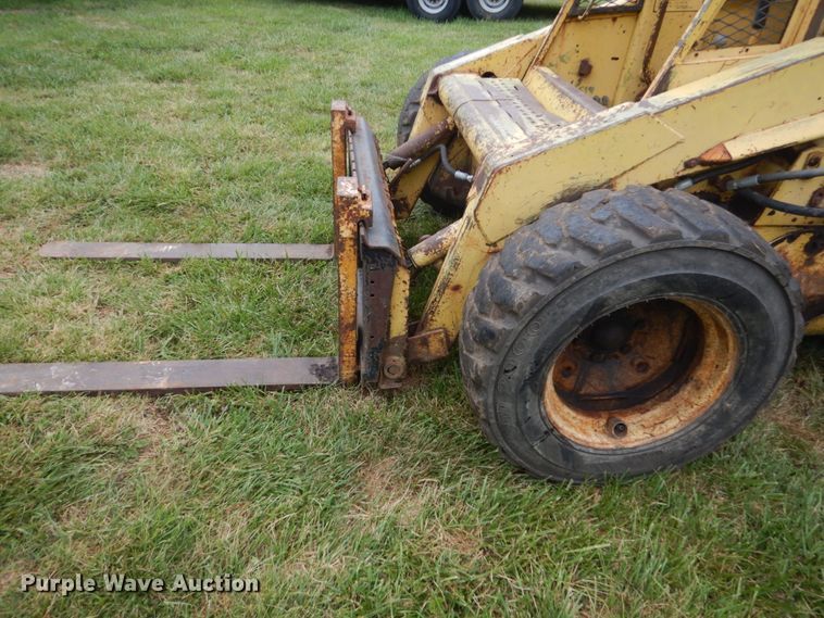 image for item FT9041 1976 New Holland L775  skid steer loader