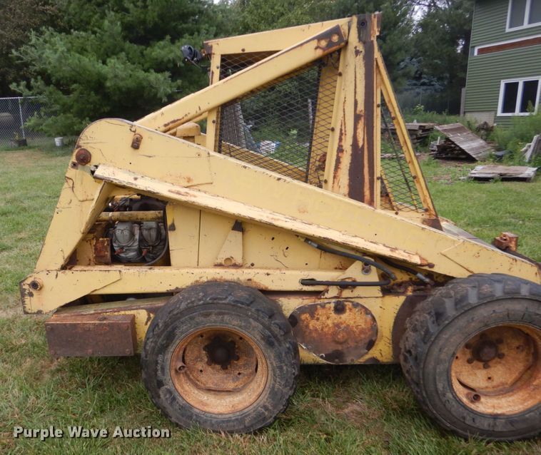 image for item FT9041 1976 New Holland L775  skid steer loader