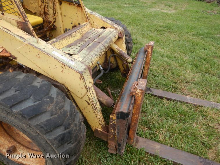 image for item FT9041 1976 New Holland L775  skid steer loader