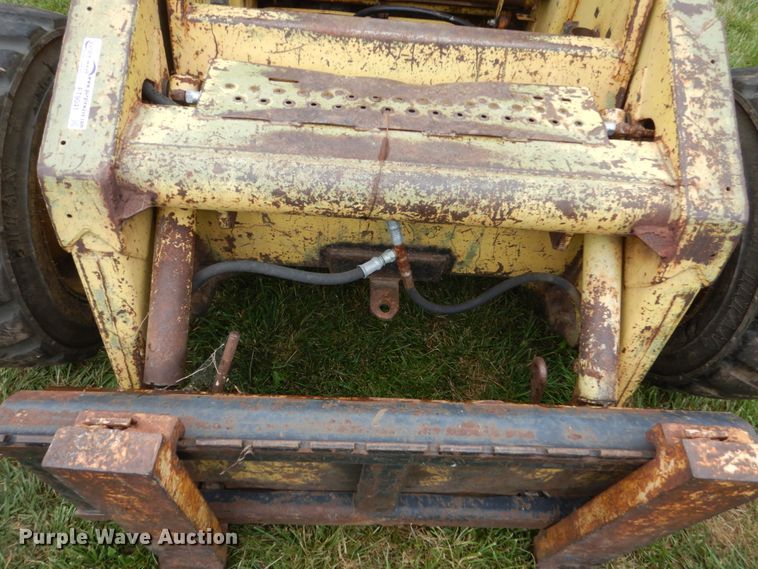 image for item FT9041 1976 New Holland L775  skid steer loader