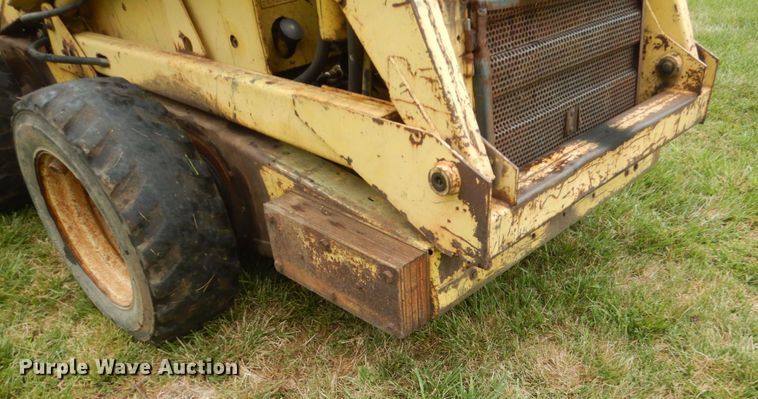 image for item FT9041 1976 New Holland L775  skid steer loader