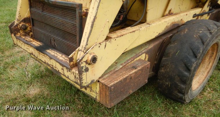 image for item FT9041 1976 New Holland L775  skid steer loader
