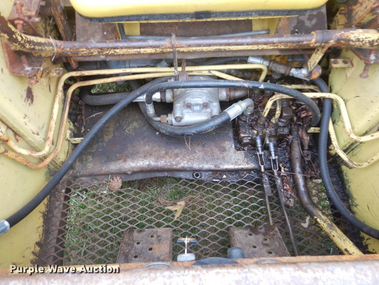 image for item FT9041 1976 New Holland L775  skid steer loader