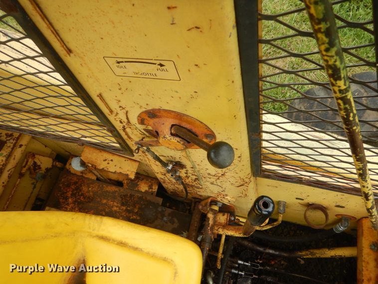 image for item FT9041 1976 New Holland L775  skid steer loader