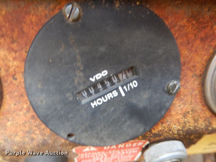 image for item FT9041 1976 New Holland L775  skid steer loader