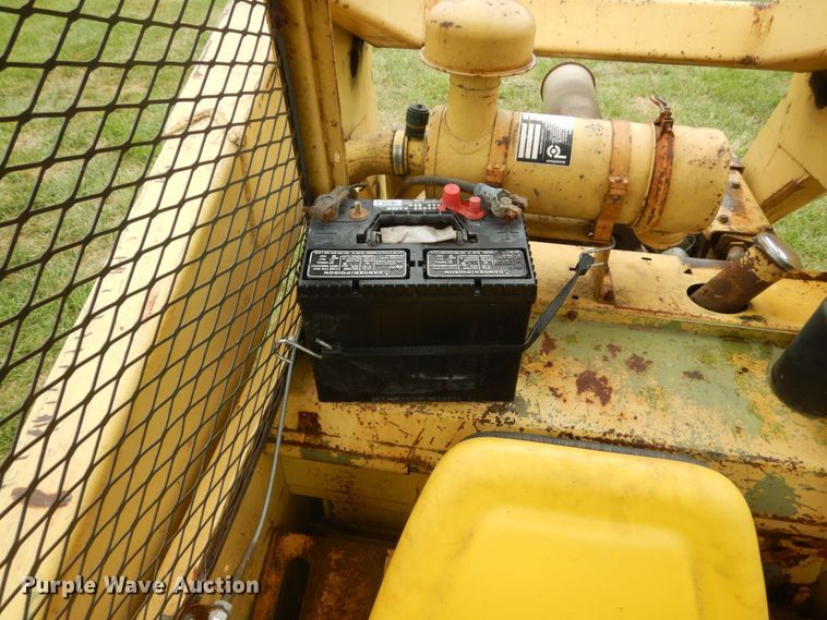 image for item FT9041 1976 New Holland L775  skid steer loader