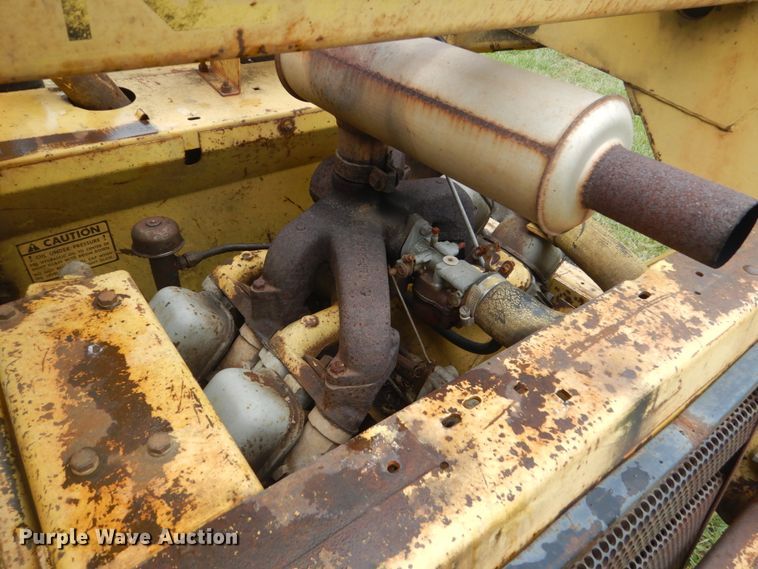 image for item FT9041 1976 New Holland L775  skid steer loader