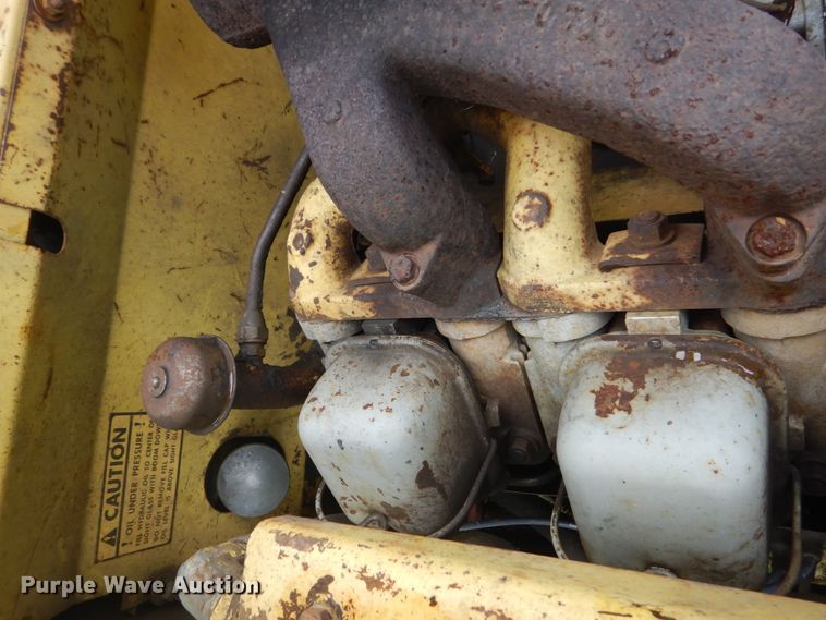 image for item FT9041 1976 New Holland L775  skid steer loader