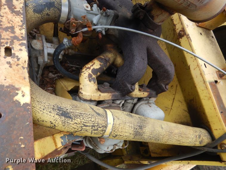 image for item FT9041 1976 New Holland L775  skid steer loader