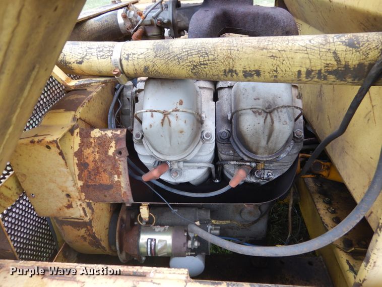 image for item FT9041 1976 New Holland L775  skid steer loader