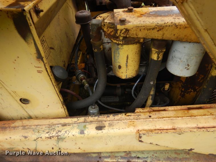 image for item FT9041 1976 New Holland L775  skid steer loader