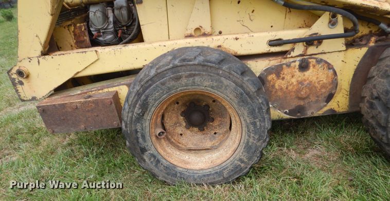 image for item FT9041 1976 New Holland L775  skid steer loader